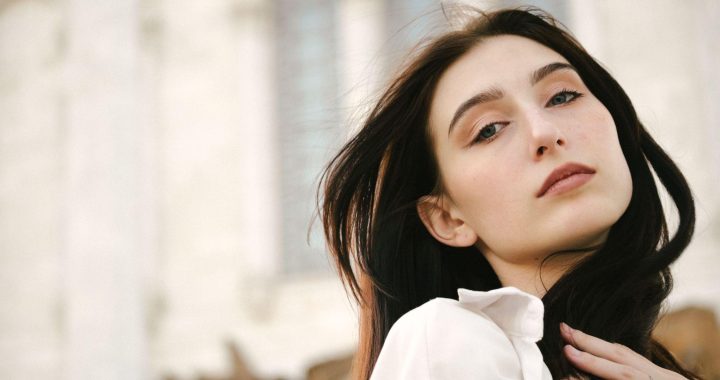 How to Achieve a Flawless Look with Minimal Makeup